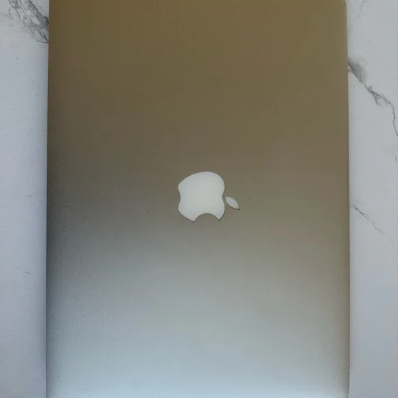 MacBook Air 128GB 8GB 13”